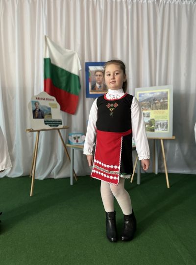 Поклон, Апостоле ! - ДГ Славейче - Широко поле